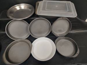 lot 366 image: Baking Pans