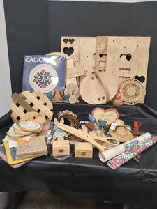 lot 418 image: Craft Supply Lot