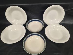lot 422 image: Gibson Soup Bowls - 4 Porcelain with Embossed Pattern and 2 Stoneware with Navy and Green Trim