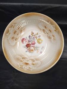 lot 427 image: Vintage Bavarian Porcelain Serving Bowl