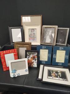 lot 542 image: Assorted Picture Frame Collection, Various Sizes
