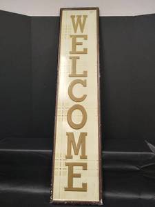 lot 562 image: Metal WELCOME Sign Panel