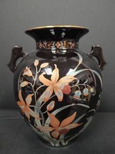 lot 563 image: Vintage Japanese Black Vase with Hand-Painted Floral Design