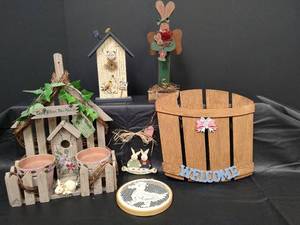 lot 460 image: Spring Home Decor Collection - Birdhouses, Planters and More