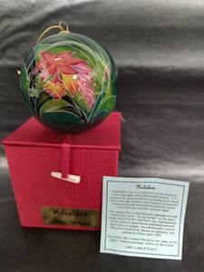 lot 470 image: Kalalani Shell Ginger Inside Hand-Painted Glass Ornament - Hawaiian Inspired