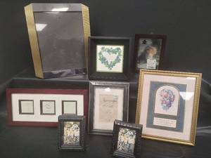 lot 477 image: Picture Frame Collection of Various Sizes and Picture