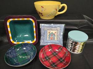 lot 484 image: Kitchen Collection - Oversized Ceramic ChipPopcorn Bowl, Plastic Serving Bowls and More
