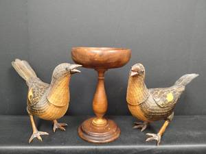 lot 504 image: Vintage Handcrafted Woven Wicker Rattan Bird Figurines with Removal Head For Storing Small Items and Wooden Pedestal Bowl