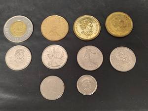 lot 525 image: Canadian Two Dollar Toonie Coin 2012 and Assorted Canadian Coins