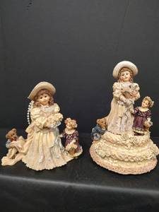 lot 538 image: The Boyds Collection Yesterdays Child Wedding March Music Box and Yesterdays Child The Future
