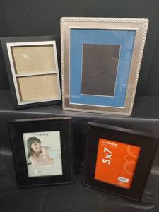 lot 573 image: Picture Frame Collection