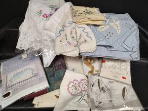 lot 602 image: Collection of Linen Tablecloths and Table Accessories, Curtains and More