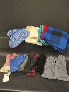 lot 618 image: Winter Accessories Lot - Gloves, Scarves and Knit Booties Collection