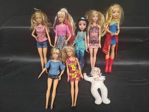 lot 627 image: Mixed Lot of Fashion Dolls - Barbie and Disney Princess Collection