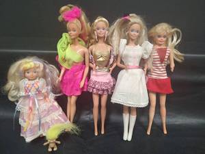 lot 630 image: Vintage Mattel Barbie Doll Collection 1980s-1990s with Fashion Outfits (Some are The Original Outfits) and More