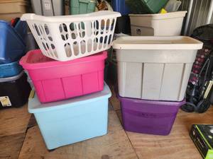lot 96 image: Plastic Storage Totes and Laundry Basket