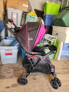 lot 97 image: Kolcraft Cloud Sport Lightweight Stroller - PinkBlack