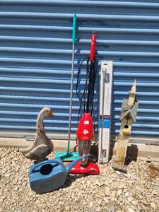 lot 715 image: Dirt Devil Quick Stick 12 Amp Vacuum Cleaner