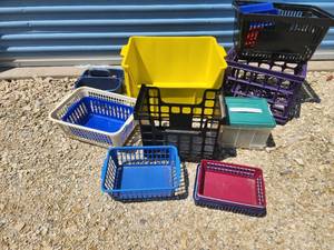 lot 725 image: Plastic Storage Basket Collection - Mixed Colors