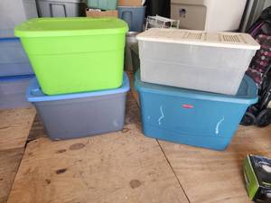 lot 726 image: Storage Totes- Mixed Colors