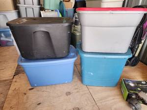 lot 728 image: Storage Totes - Multiple Colors