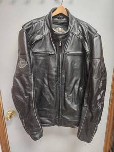 lot 4 image: Harley-Davidson Skull Logo Leather Motorcycle Jacket 3XLT