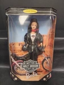 lot 9 image: 1998 Harley-Davidson Collector Edition Barbie Doll with Motorcycle
