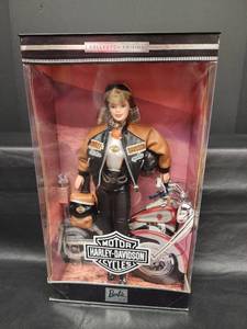 lot 10 image: Harley-Davidson Barbie Collector Edition Doll 1999