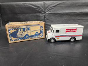 lot 25 image: New Ertl Little Debbie Grumman Route Star Van Die-Cast Model 19064