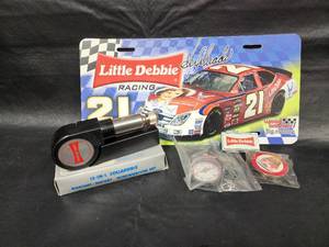 lot 28 image: Little Debbie NASCAR Racing Promotional Set with Tools