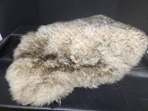 lot 64 image: Overland Outfitters New Zealand Lambskin Rug