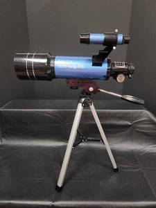 lot 74 image: Explore Model 40070 Refracting Telescope with Tripod