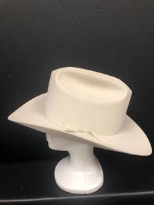 lot 638 image: Bailey 7X Beaver Cowboy Hat,Size 7 18
