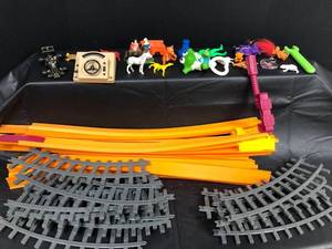 lot 657 image: HotWheels Track Train Track And Miscellaneous Toys