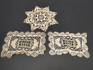 lot 668 image: Vintage Handmade Crochet Lace Doily Set - Star and Rectangle with Butterfly Pattern