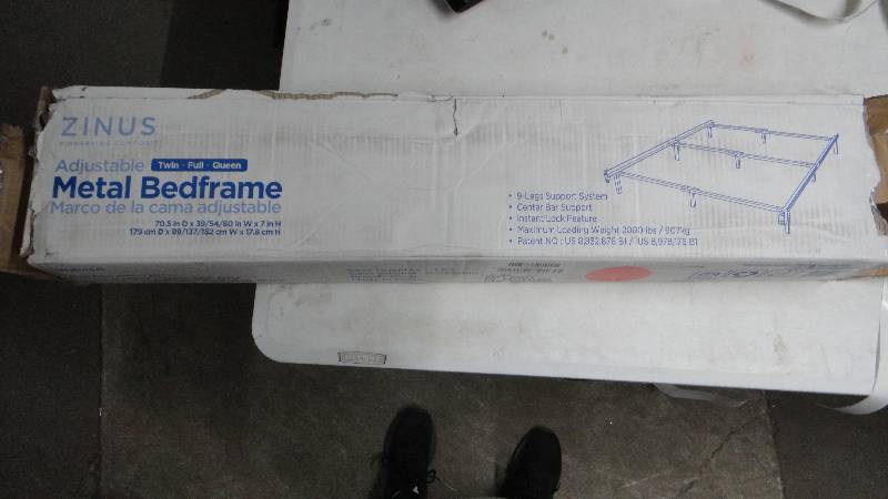 lot 8725 image: Metal Bedframe