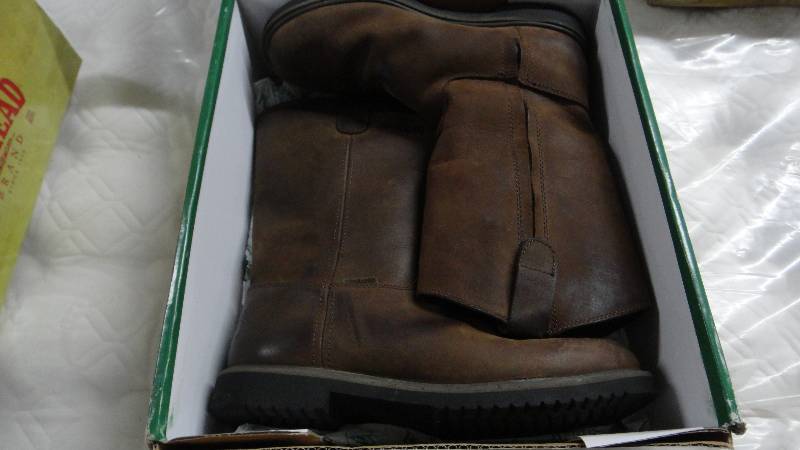 lot 8767 image: Red Head Boots Size 12