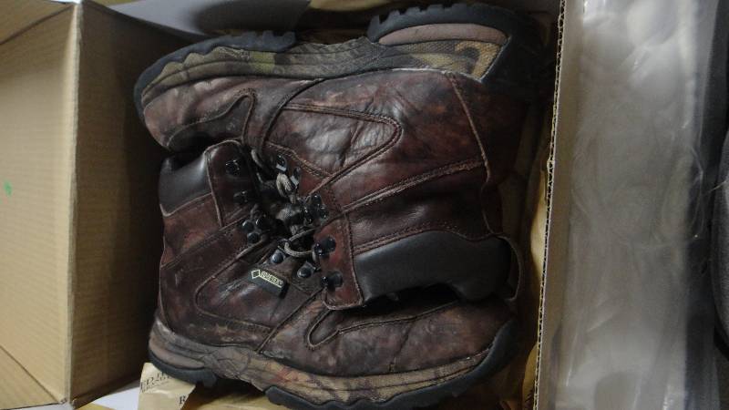 lot 8768 image: Red Head Boots Size 11