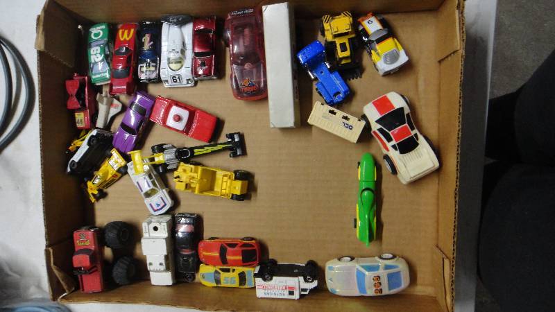 lot 8804 image: Lot of Toy Cars
