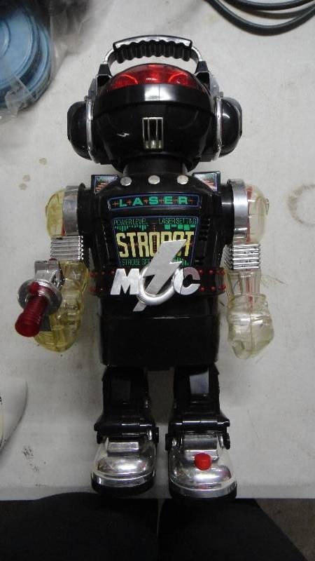 lot 8806 image: Laser Robot