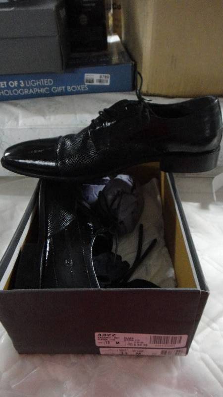 lot 8817 image: Stacy Adams Size 13 Dress Shoes