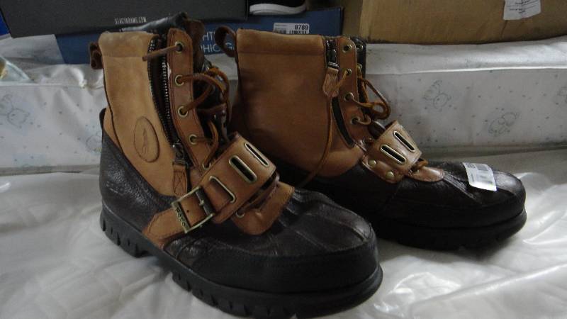 lot 8854 image: Andres Boots Size 13