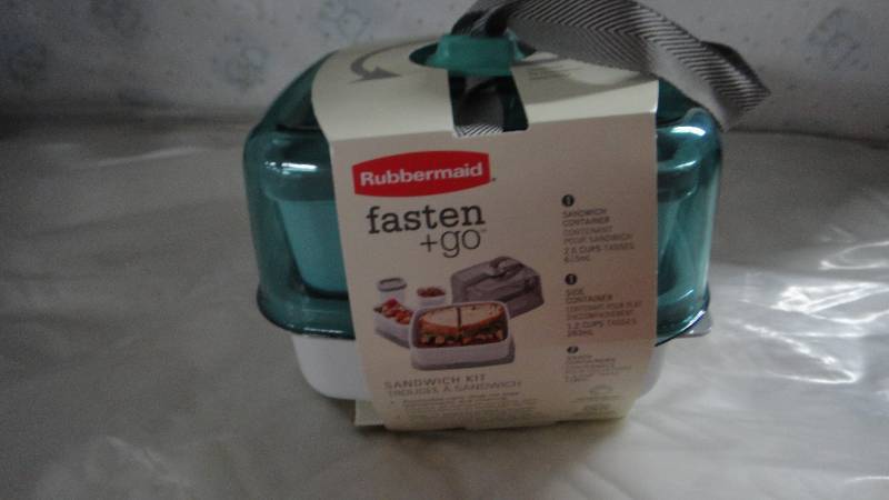 lot 8881 image: Fasten and Go Rubbermaid