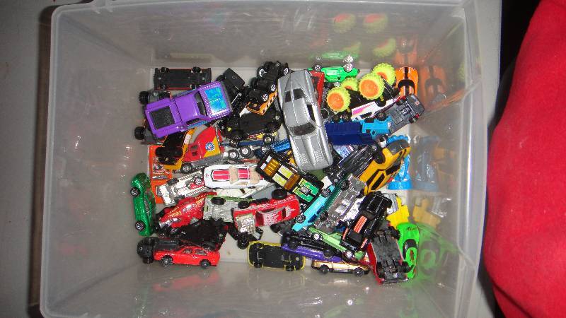 lot 8885 image: Lot of Toy Cars