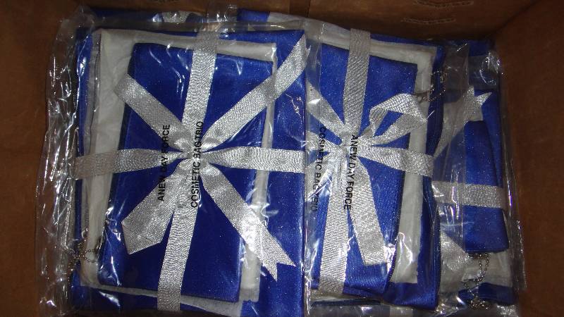 lot 8887 image: Lot of Gift Bags