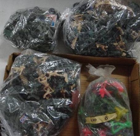 lot 8921 image: Lot of Army Men