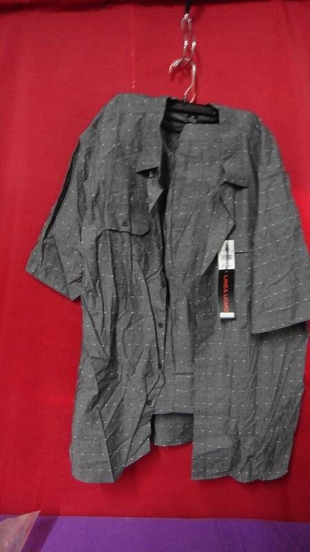 lot 8923 image: 3X Shirt