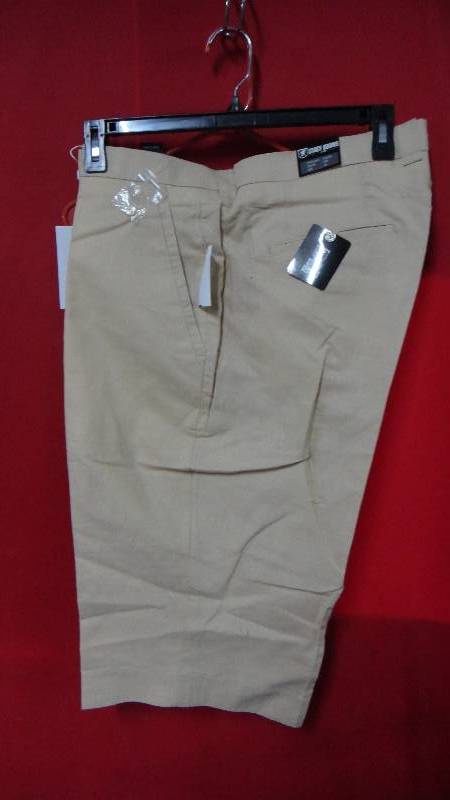 lot 8924 image: Stacy Adams Size 44 Shorts