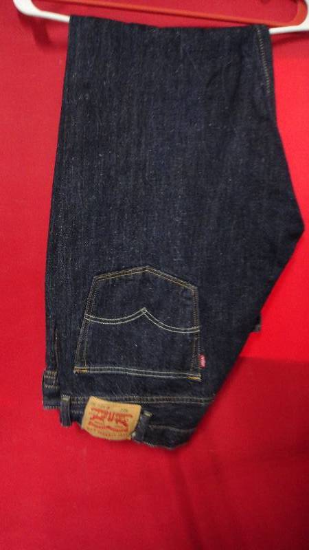 lot 8927 image: Size 42 Levis