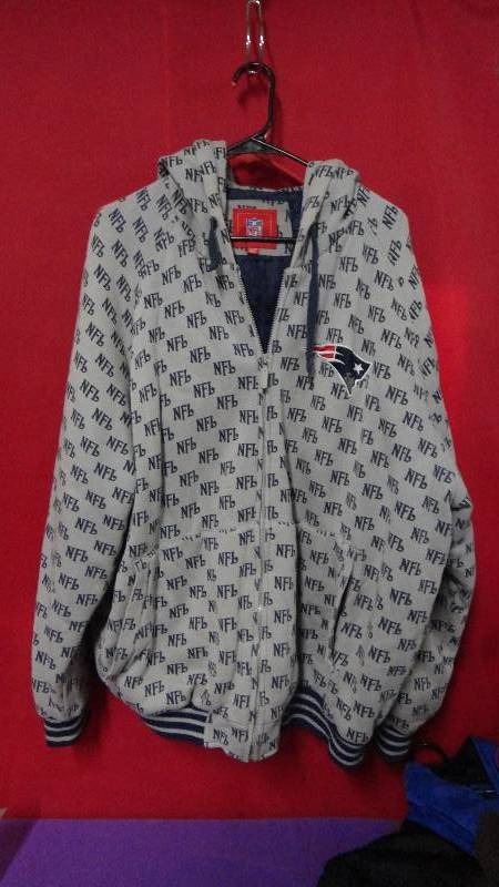 lot 8959 image: Patriots XXL Jacket